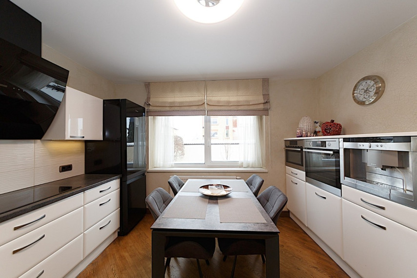 Parduodamas namas Pakruojo r. sav., Pakruojo m., Pievų tak. , 175.52 m2 ploto, 2 aukštai 16