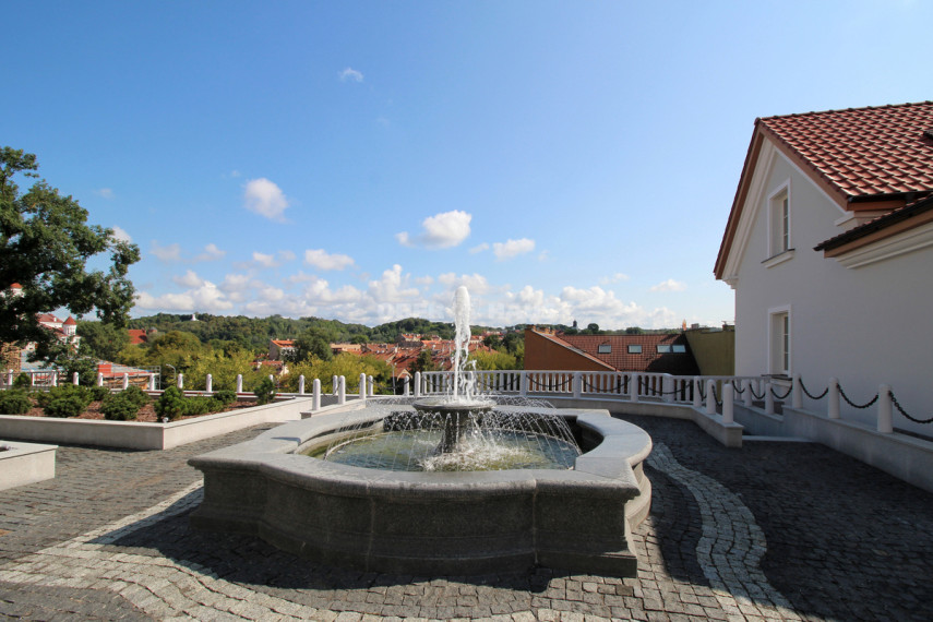 Nuomojamas butas Bokšto g., Senamiestis, Vilniaus m., Vilniaus m. sav., 50 m2 ploto, 2 kambariai 3