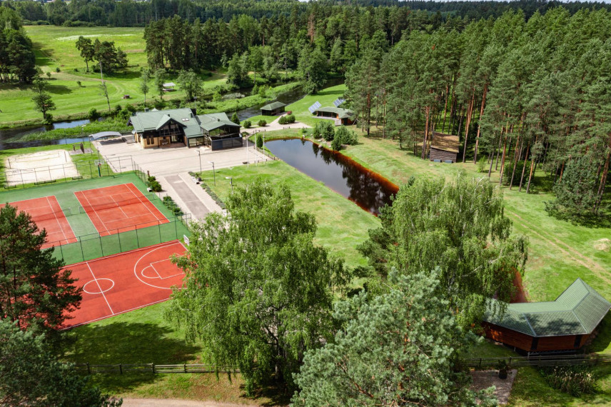 Parduodamas namas Žaliosios k., Anykščių r. sav., 530.00 m² ploto 12 kambarių 2