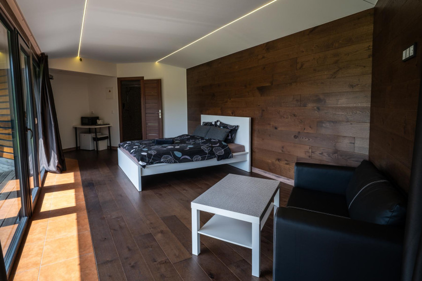 Parduodamas namas Žaliosios k., Anykščių r. sav., 530.00 m² ploto 12 kambarių 16
