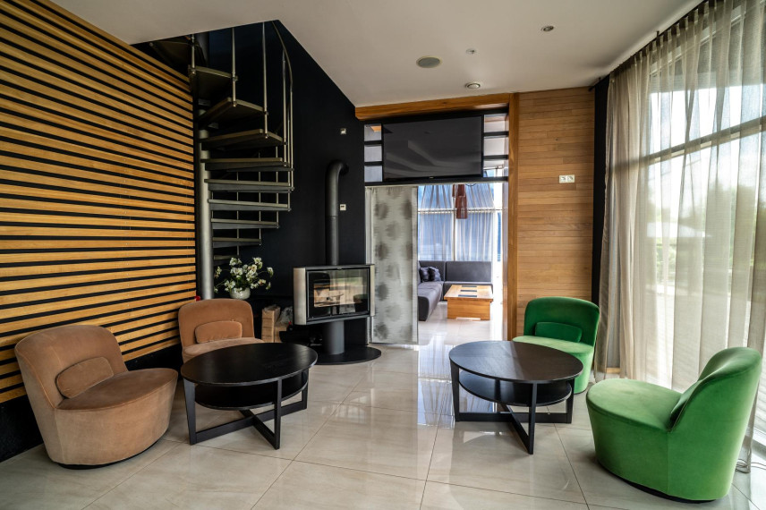 Parduodamas namas Žaliosios k., Anykščių r. sav., 530.00 m² ploto 12 kambarių 20