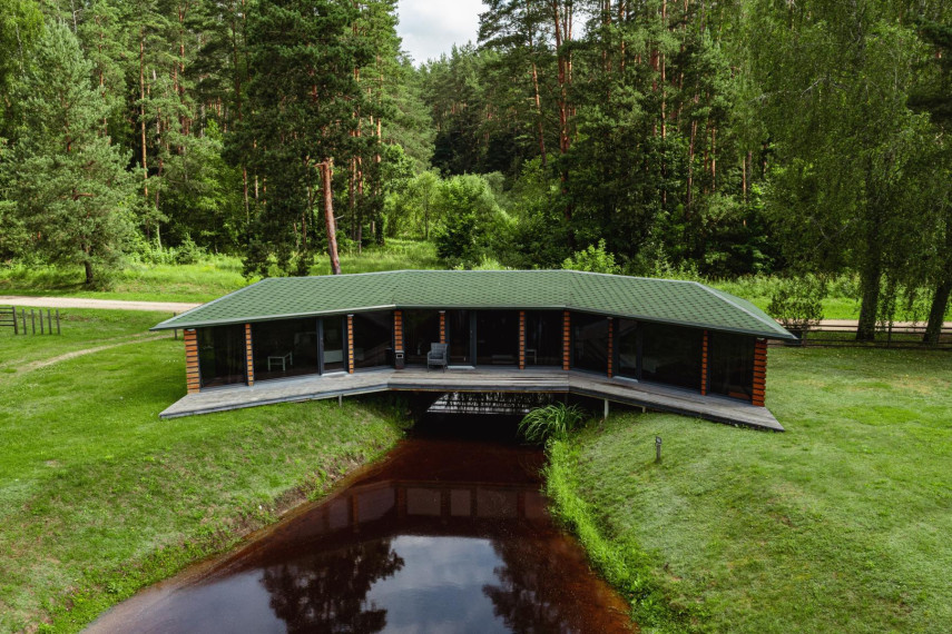 Parduodamas namas Žaliosios k., Anykščių r. sav., 530.00 m² ploto 12 kambarių 4