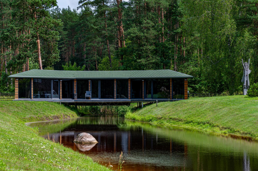 Parduodamas namas Žaliosios k., Anykščių r. sav., 530.00 m² ploto 12 kambarių 32