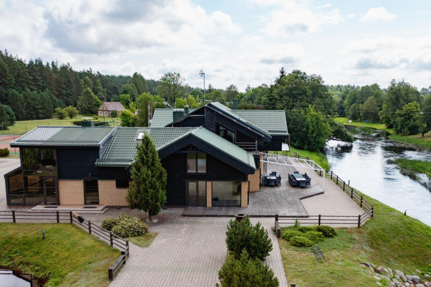 Parduodamas namas Žaliosios k., Anykščių r. sav., 530.00 m² ploto 12 kambarių 10