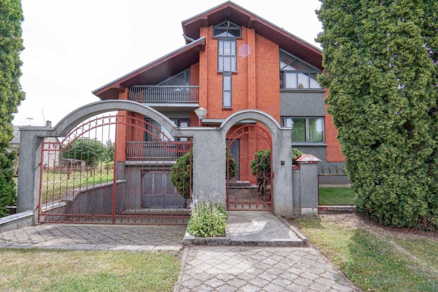 Parduodamas namas V. Kudirkos g., Naujamiesčio mstl., Panevėžio r. sav., 271.59 m2 ploto, 2 aukštai 50