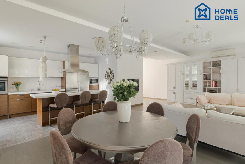 Parduodamas namas Mozūriškių g., Justiniškės, Vilniaus m., Vilniaus m. sav., 312.74 m² ploto 5 kambariai 1