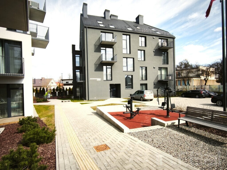 PARDUODAMAS BUTAS SU BALKONU NAUJAME, IŠSKIRTINĖS KOKYBĖS NAME, UTENOS CENTRE 2