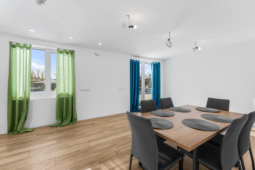 Parduodamas namas Gėlių g., Meškių k., Šiaulių r. sav., 198.65 m² ploto 4 kambariai 3