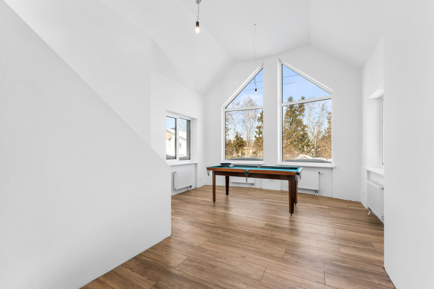 Parduodamas namas Gėlių g., Meškių k., Šiaulių r. sav., 198.65 m² ploto 4 kambariai 8