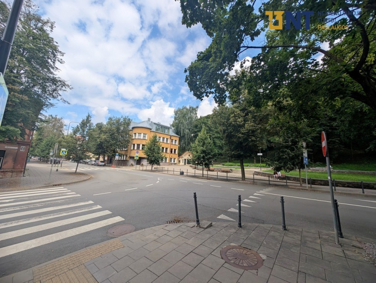 MODERNUS BIURAS CENTRE, 1 A., SU ATSKIRU ĮĖJIMU 16