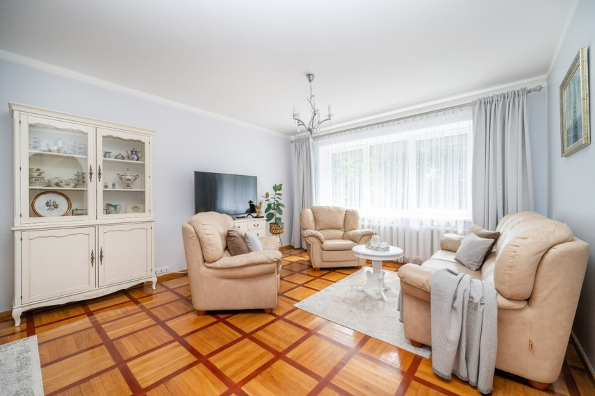 Parduodamas namas Vyšnių g., Molėtų m., Molėtų r. sav., 290.16 m2 ploto, 2 aukštai 2