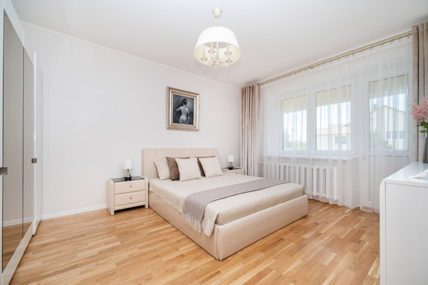Parduodamas namas Vyšnių g., Molėtų m., Molėtų r. sav., 290.16 m2 ploto, 2 aukštai 9