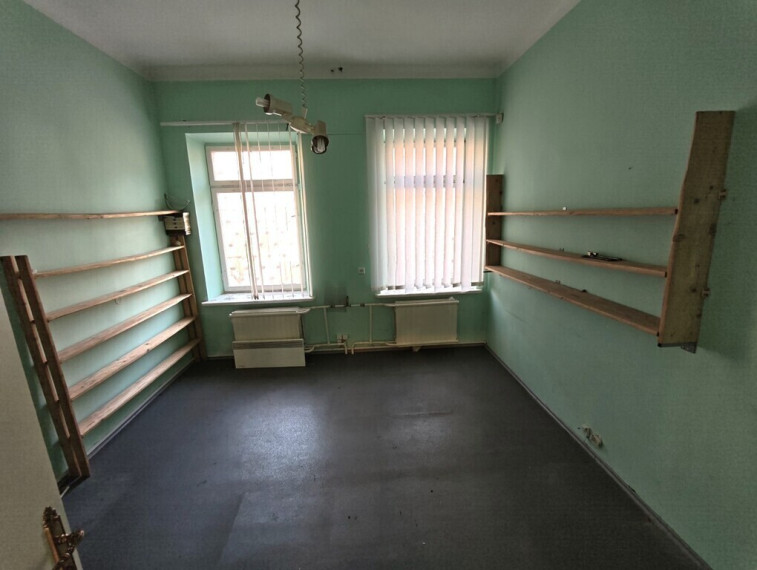 142.74 kv.m patalpos su 3 atskirais įėjimais M. Valančiaus g., Kauno Senamiestyje 7