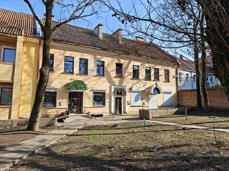 142.74 kv.m patalpos su 3 atskirais įėjimais M. Valančiaus g., Kauno Senamiestyje 11