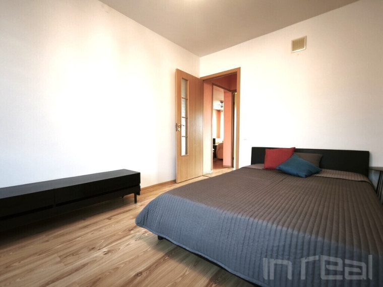 Mėgstamiausiame uteniškių Aukštakalnio kvartale, Taikos g. , renovuotame name parduodamas geras 4 kambarių butas 12