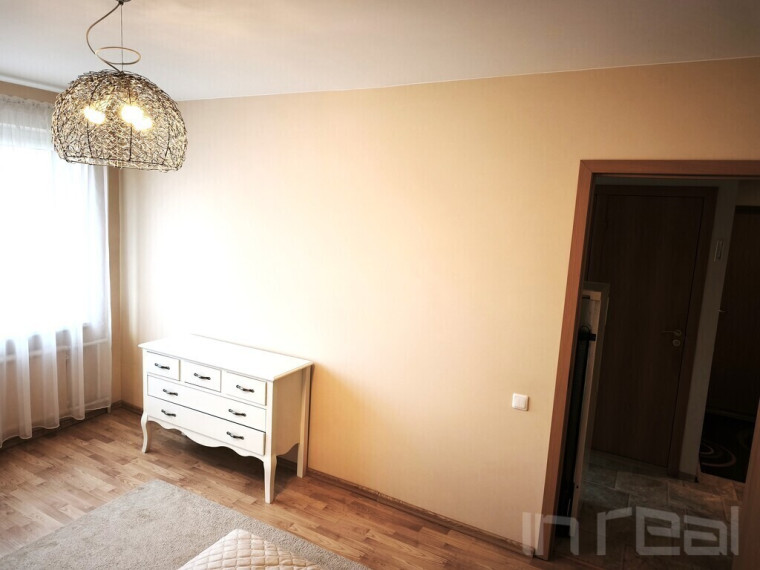 Mėgstamiausiame uteniškių Aukštakalnio kvartale, Taikos g. , renovuotame name parduodamas geras 4 kambarių butas 16