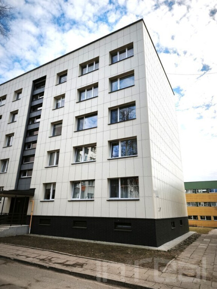 Mėgstamiausiame uteniškių Aukštakalnio kvartale, Taikos g. , renovuotame name parduodamas geras 4 kambarių butas 29