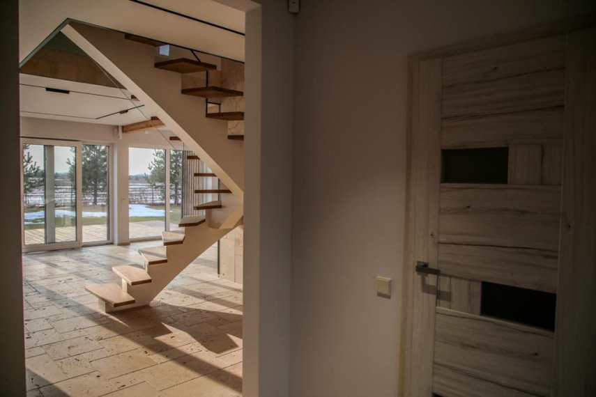 Parduodamas namas Užubrasčio k., Vilniaus r. sav., 172.79 m² ploto 7 kambariai 4