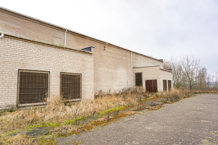 Parduodamos administracinės, gamybinės, kitos paskirties, sandėliavimo patalpos Taikos g., Fermos k., Panevėžio r. sav., 1990 m2 ploto 23
