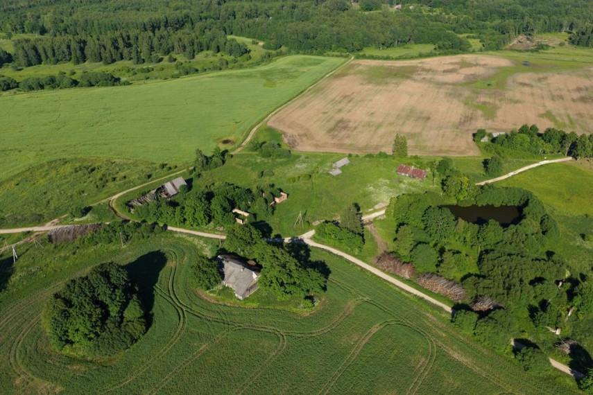 Parduodamas namas Savičiūnų k., Anykščių r. sav., 420.00 m² ploto 5 kambariai 10