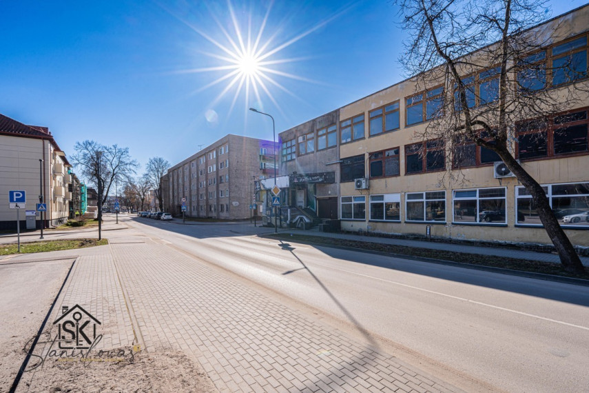 PARDUODAMOS KOMERCINĖS PATALPOS ŠILUTĖJE, DARIAUS IR GIRĖNO G. 7 21