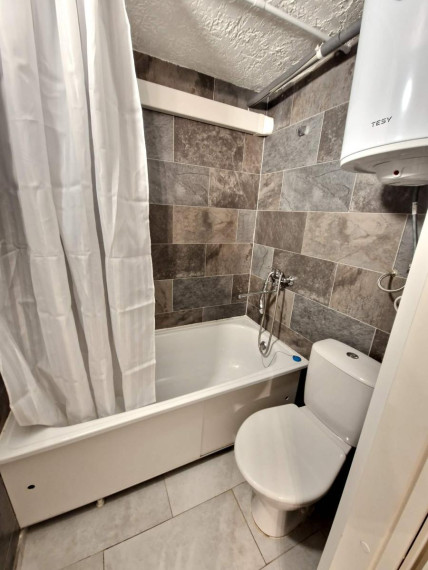 Nuomojamas butas Apuolės g., Šilainiai, Kauno m., Kauno m. sav., 12.00 m² ploto 1 kambarys 4