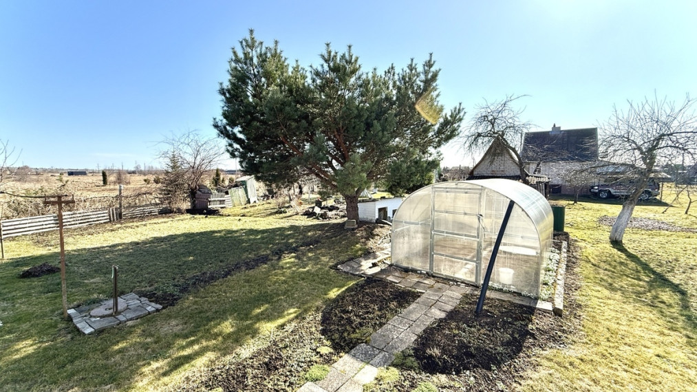 PARDUODAMAS SODO NAMAS SU KRAŠTINIU SKLYPU RASEINIUOSE, TULPIŲ TAK. 16