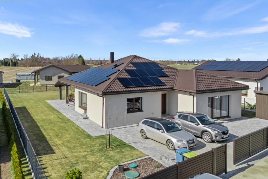 Parduodamas namas Žaibo g., Raizgių k., Šiaulių r. sav., 163.49 m2 ploto, 1 aukštai 2