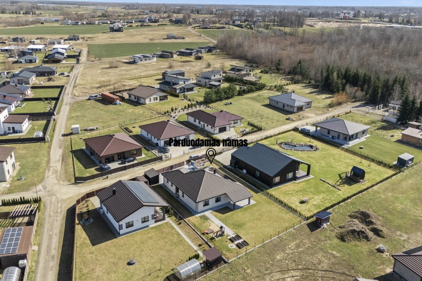 Parduodamas namas Žaibo g., Raizgių k., Šiaulių r. sav., 163.49 m2 ploto, 1 aukštai 4