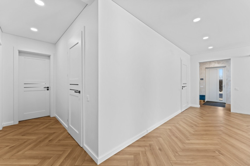 Parduodamas namas Žaibo g., Raizgių k., Šiaulių r. sav., 163.49 m2 ploto, 1 aukštai 33