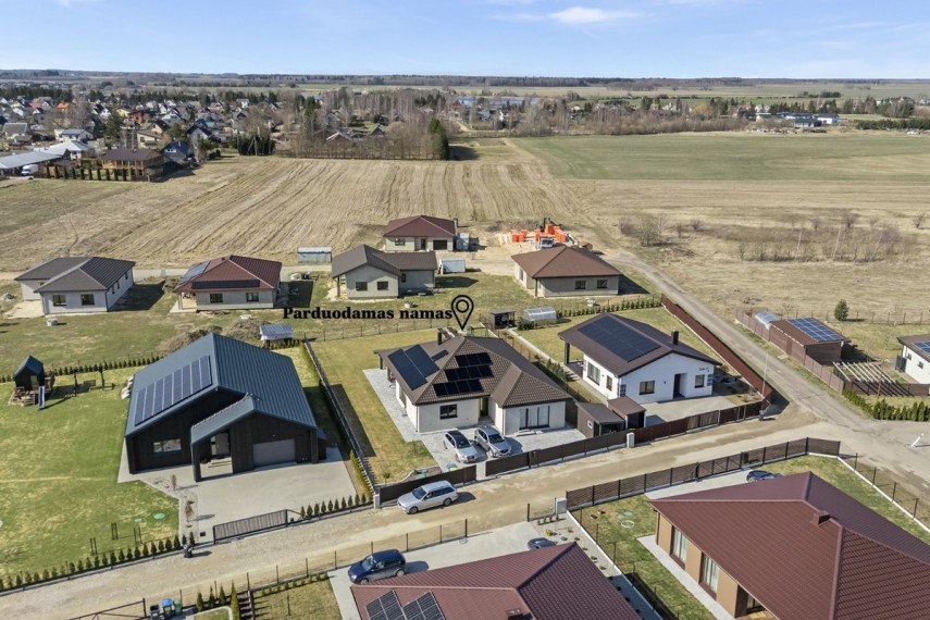 Parduodamas namas Žaibo g., Raizgių k., Šiaulių r. sav., 163.49 m2 ploto, 1 aukštai 35