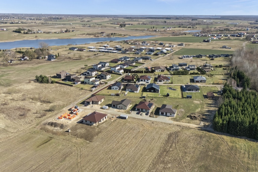Parduodamas namas Žaibo g., Raizgių k., Šiaulių r. sav., 163.49 m2 ploto, 1 aukštai 38