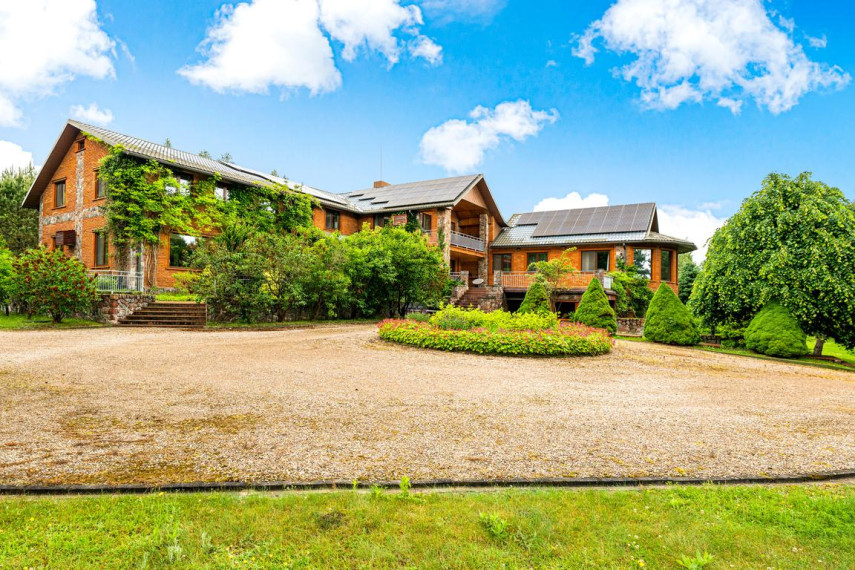 Parduodamas namas Padumblės k., Trakų r. sav., 800.00 m² ploto 9 kambariai 4