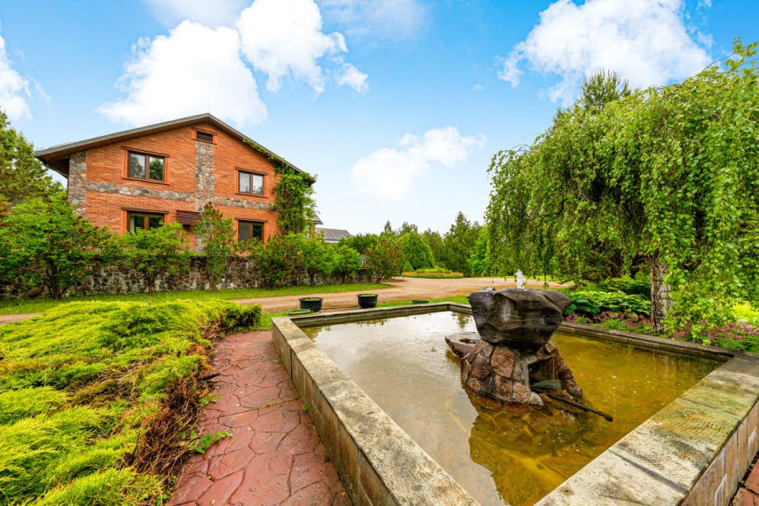 Parduodamas namas Padumblės k., Trakų r. sav., 800.00 m² ploto 9 kambariai 5