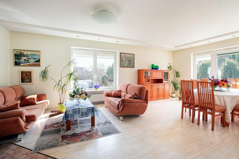 Parduodamas namas Romainių g., Romainiai, Kauno m., Kauno m. sav., 248.00 m² ploto 4 kambariai 3