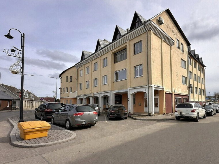 PARDUODAMOS 233.28 KV. M. KOMENCINĖS PATALPOS PASVALIO MIESTO CENTRE, BIRŽŲ G. 12 1