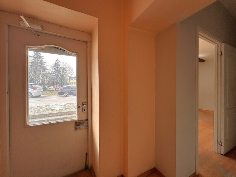 PARDUODAMOS 233.28 KV. M. KOMENCINĖS PATALPOS PASVALIO MIESTO CENTRE, BIRŽŲ G. 12 38