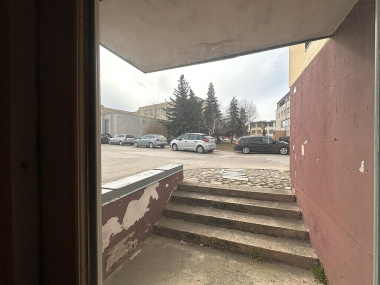 PARDUODAMOS 233.28 KV. M. KOMENCINĖS PATALPOS PASVALIO MIESTO CENTRE, BIRŽŲ G. 12 39