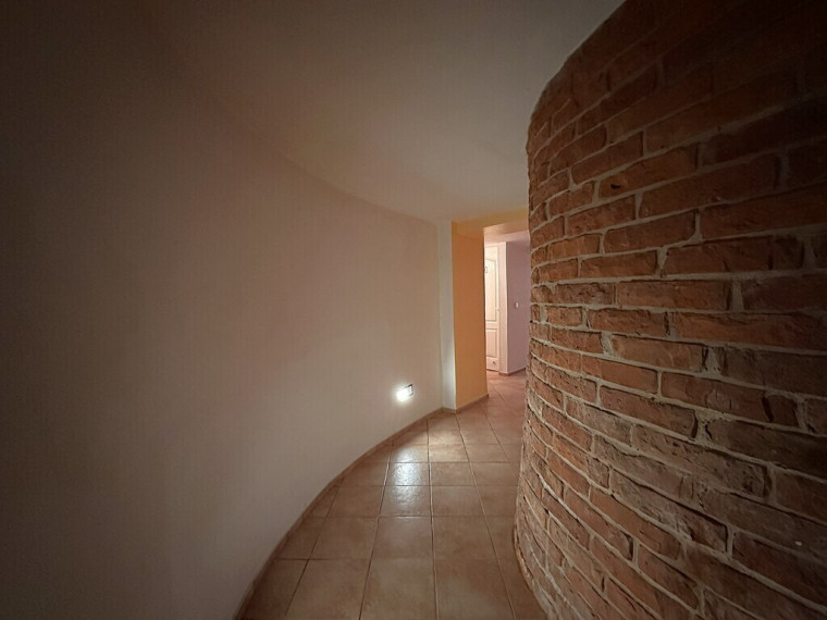 PARDUODAMOS 233.28 KV. M. KOMENCINĖS PATALPOS PASVALIO MIESTO CENTRE, BIRŽŲ G. 12 51