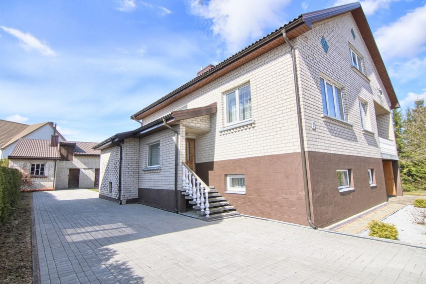 Parduodamas namas Agrastų g., Kelmės m., Kelmės r. sav., 261.83 m² ploto 5 kambariai 32