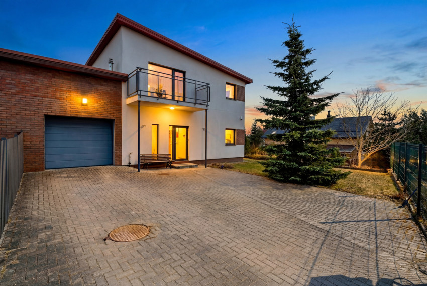Parduodamas namas Miško g., Antežerių k., Vilniaus r. sav., 200 m2 ploto, 2 aukštai 2