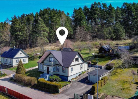 Parduodama namo dalis Kosmonautų g., Anykščiuose Parduodama namo dalis Kosmonautų g., Anykščiuose