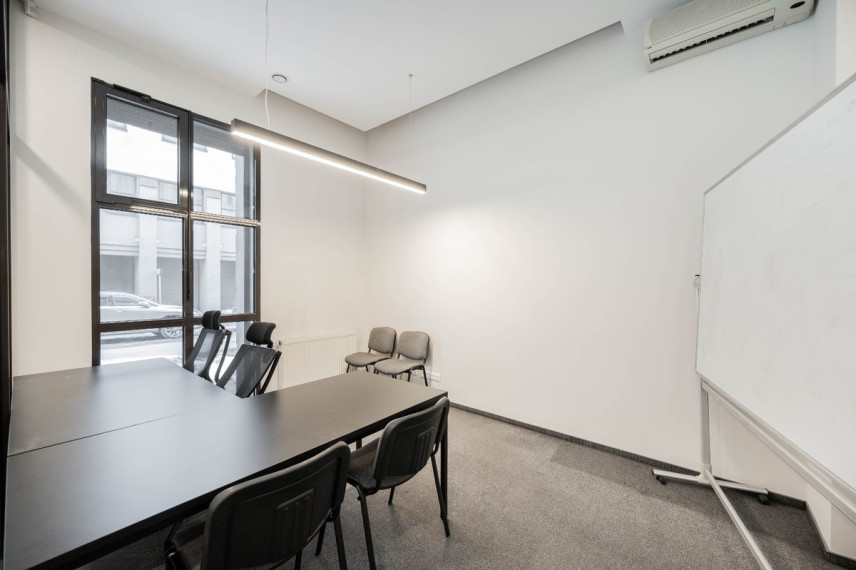 Nuomojamos administracinės patalpos Teatro g., Vilniaus m., Vilniaus m. sav., 100 m2 ploto 25