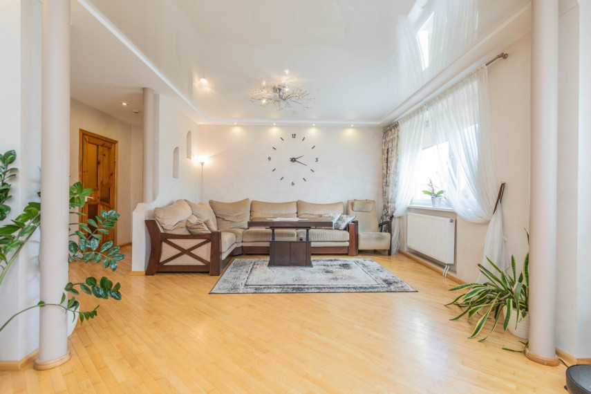 Parduodamas namas Panerių g., Kauno m., Kauno m. sav., 250 m2 ploto, 3 aukštai 8