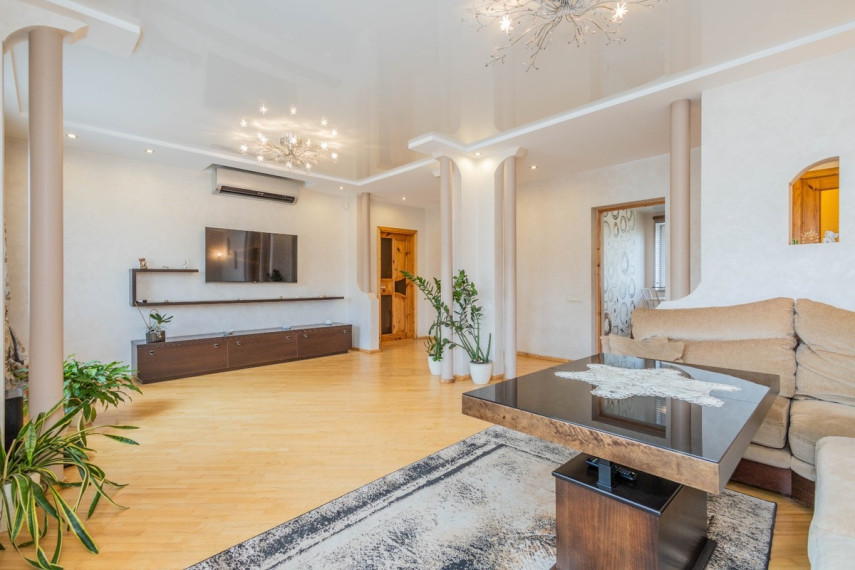 Parduodamas namas Panerių g., Kauno m., Kauno m. sav., 250 m2 ploto, 3 aukštai 10