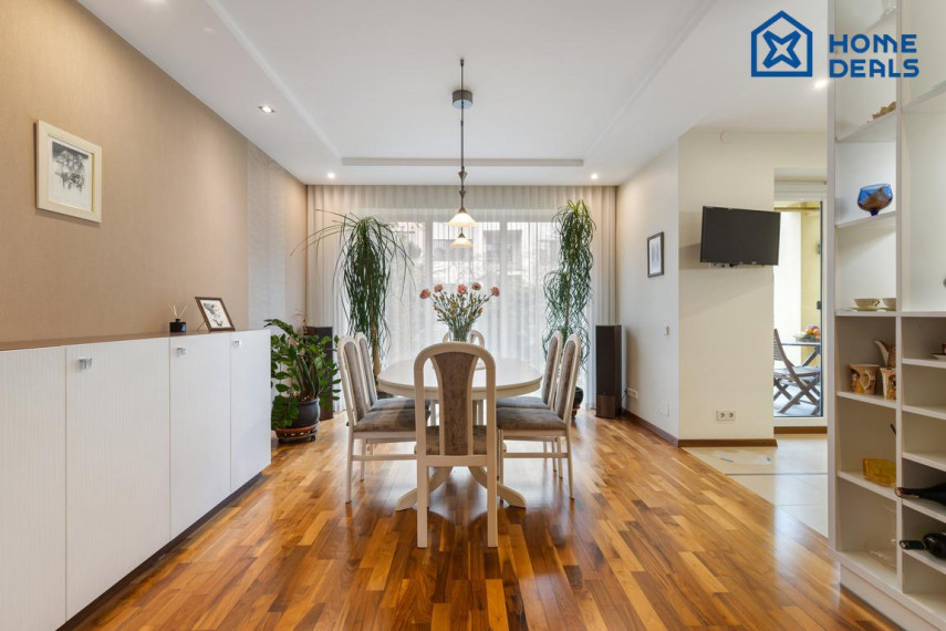 Parduodamas namas Žalčio Karūnos al., Aukštutiniai Kaniūkai, Kauno m., Kauno m. sav., 279.42 m² ploto 4 kambariai 6