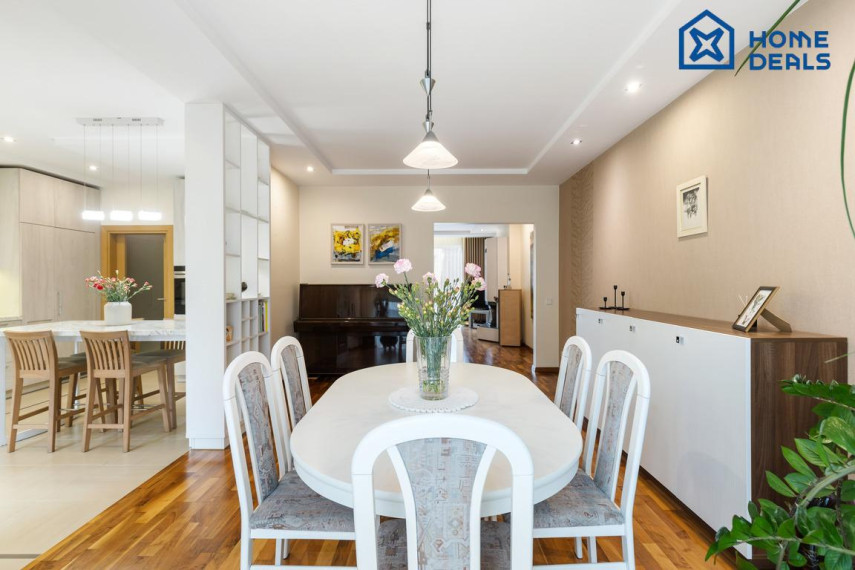 Parduodamas namas Žalčio Karūnos al., Aukštutiniai Kaniūkai, Kauno m., Kauno m. sav., 279.42 m² ploto 4 kambariai 7
