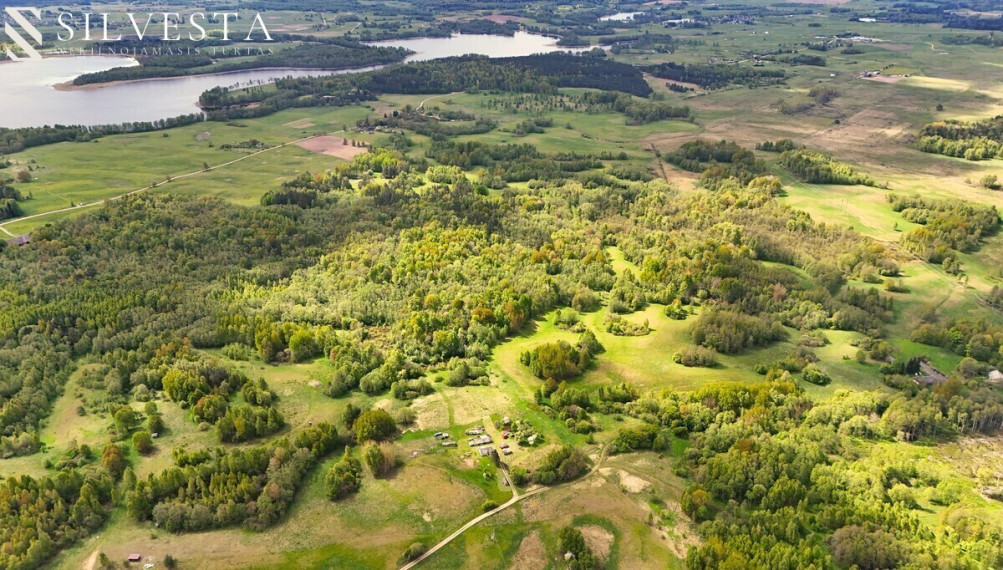 Parduodamas sklypas Janušiškių k., 5802 a ploto, su mėdiniu namuku. 5