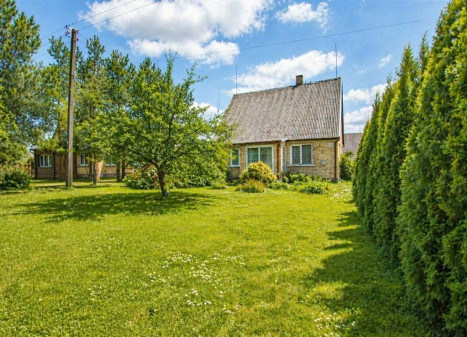 Parduodamas mūrinis namas Tylos g. 9, Užunevėžių k., Panevėžio r.