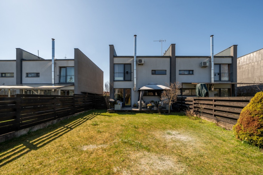 Parduodamas namas Motiejaus Valančiaus g., Bendorių k., Vilniaus r. sav., 157.7 m2 ploto, 2 aukštai 20